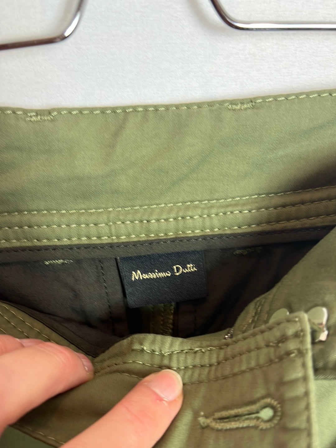 MASSIMO DUTTI. Pantalón verde pata ancha textura. T 34