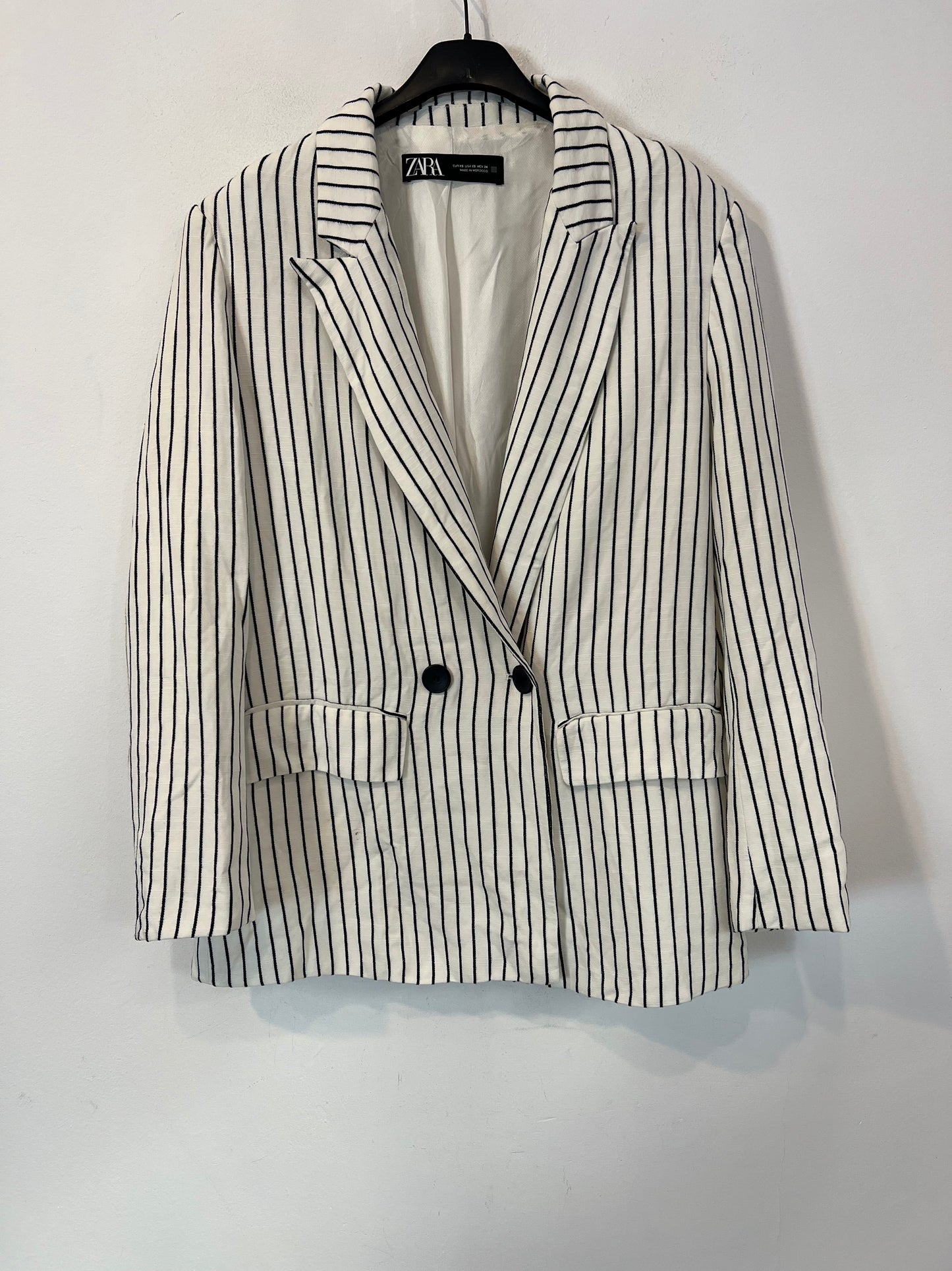 ZARA. Blazer fluida rayas