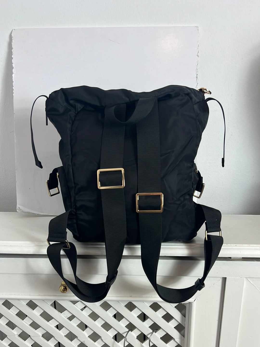 ZARA. Mochila negra tachuelas