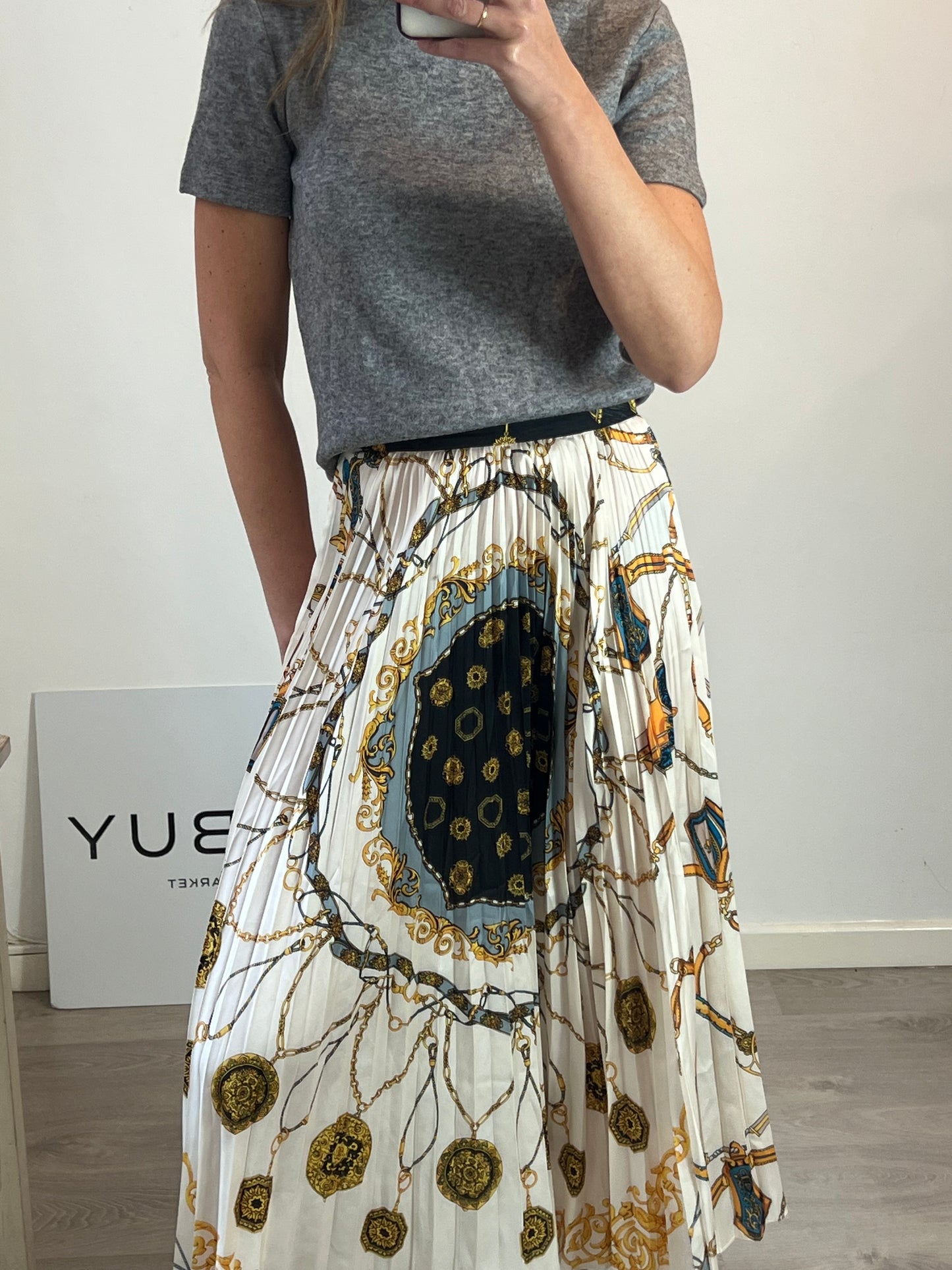 ZARA. Beige pleated printed skirt S.