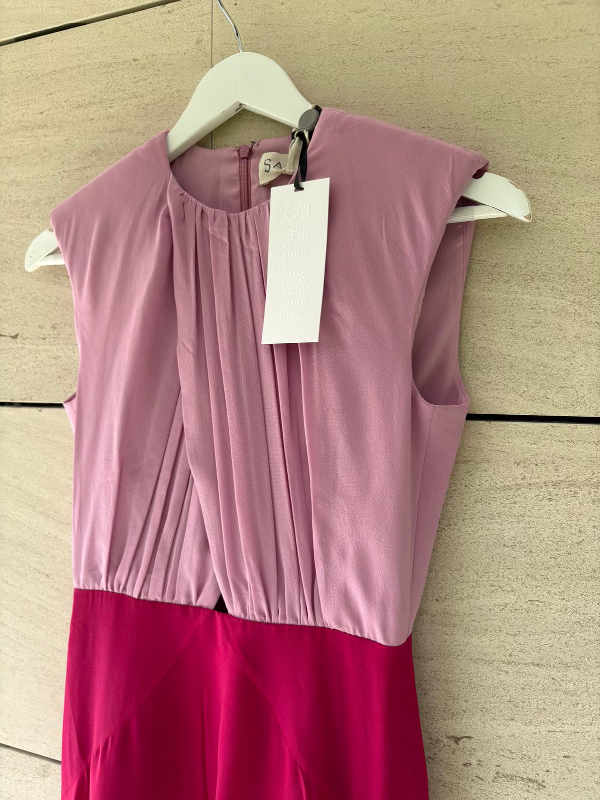 SALONI. Vestido largo seda bicolor