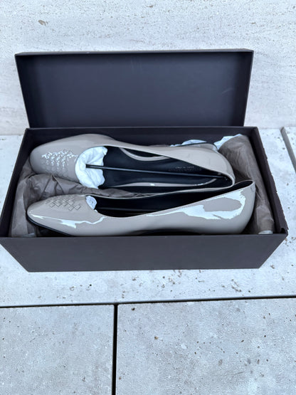 BOTTEGA VENETA. Bailarina gris detalle punta. T 39