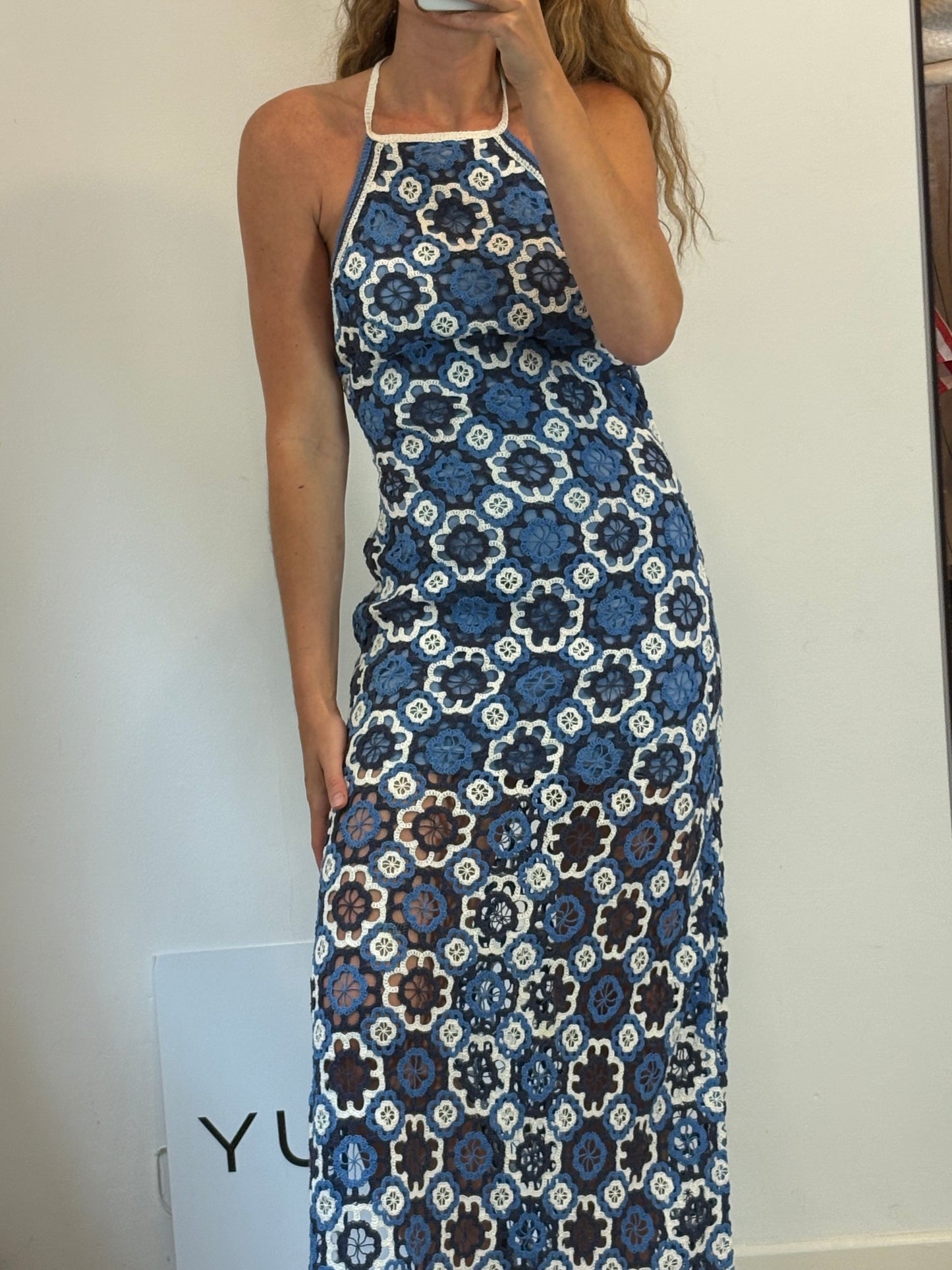 MAJE. Vestido largo crochet halter