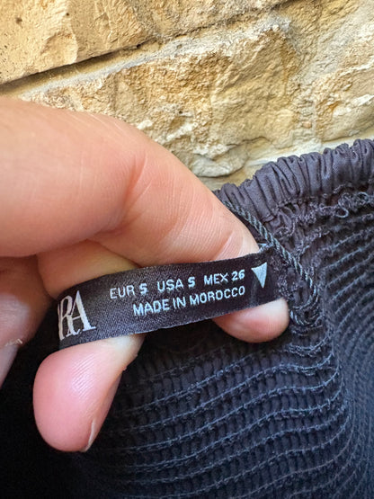 ZARA. Long dress with neckline detail. TS