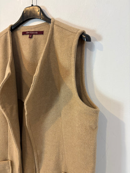 LA FÉE MARABOUTE. Chaleco camel bolsillos