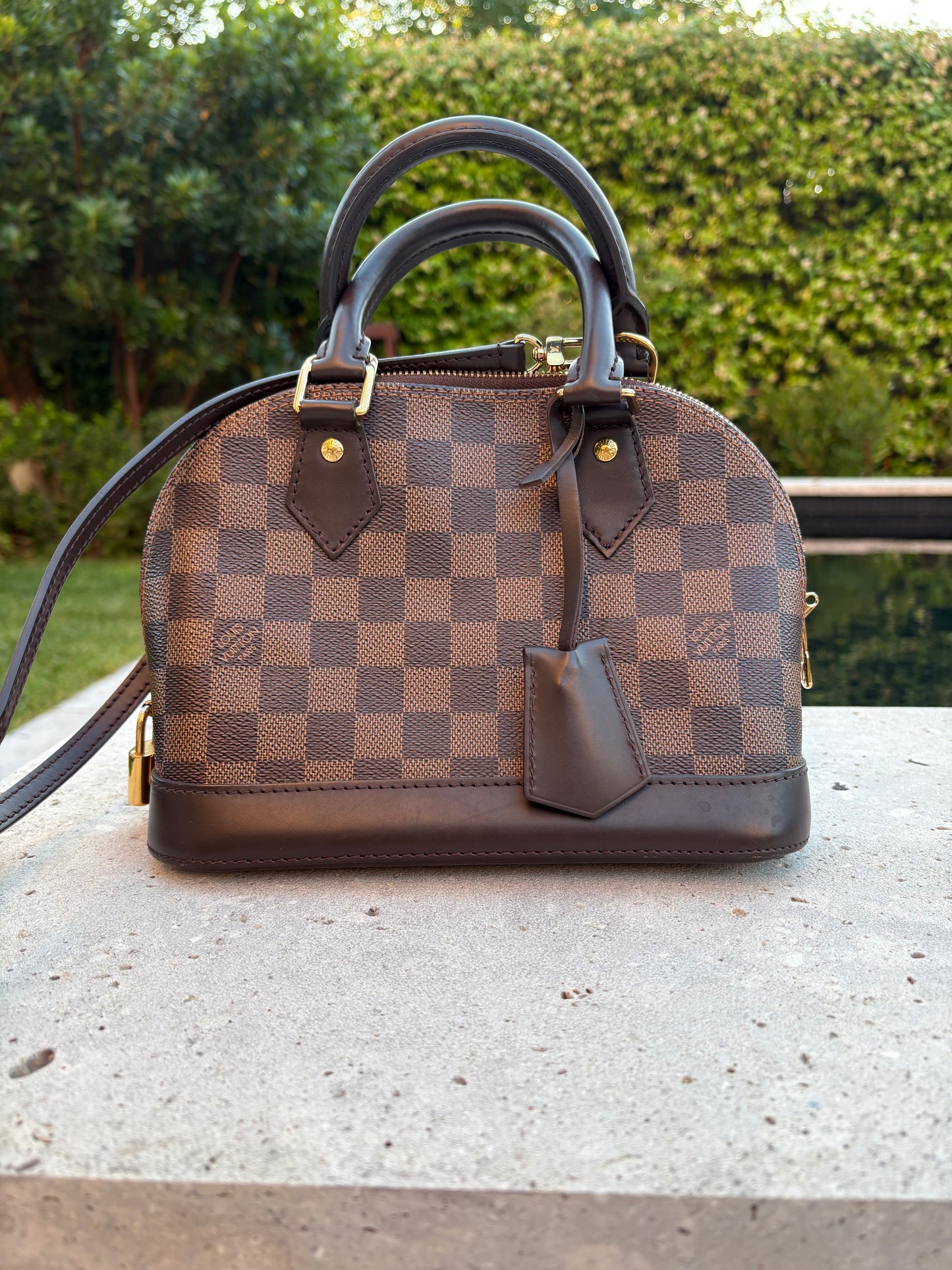 LOUIS VUITTON. Bolso Alma BB