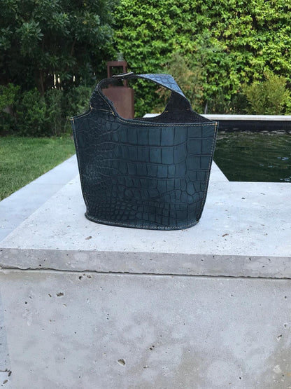 Bolso de mano piel azul troquelado