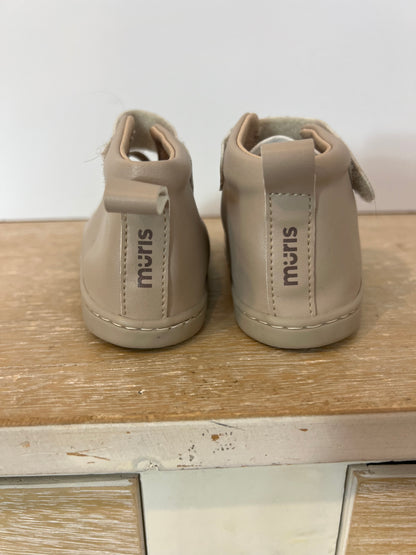 MURIS. Botitas beige goma y velcro T.21