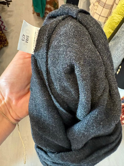 ZARA. Falda midi gris nudo