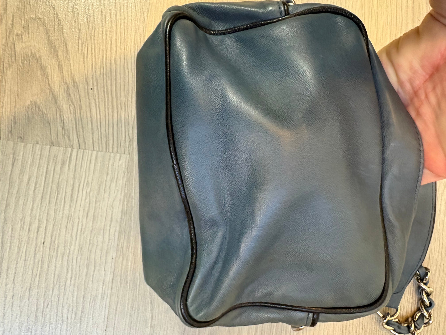 BIMBA Y LOLA. Bolso azul piel galgo