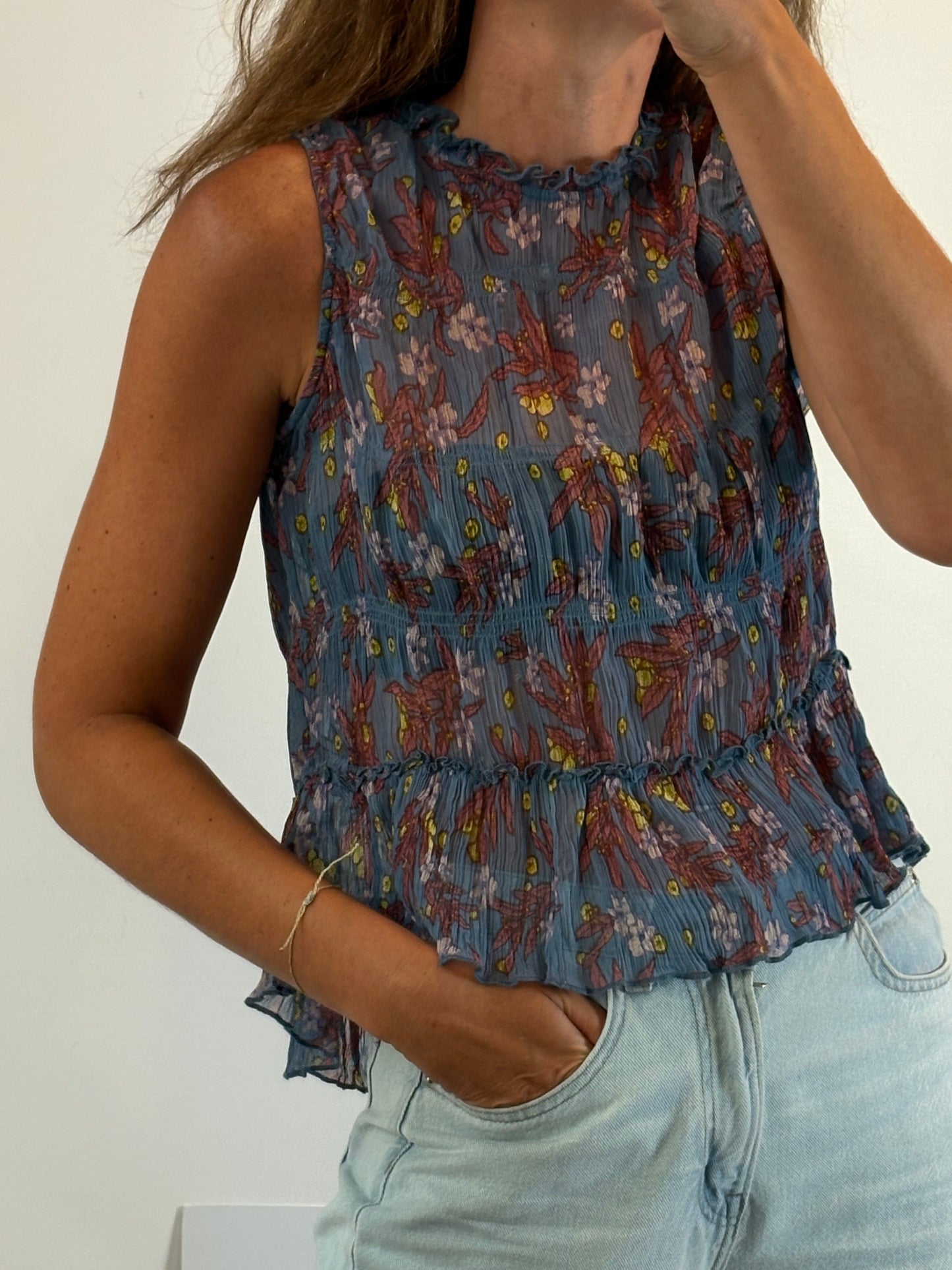 OTHERS. Flowy back top. (S)