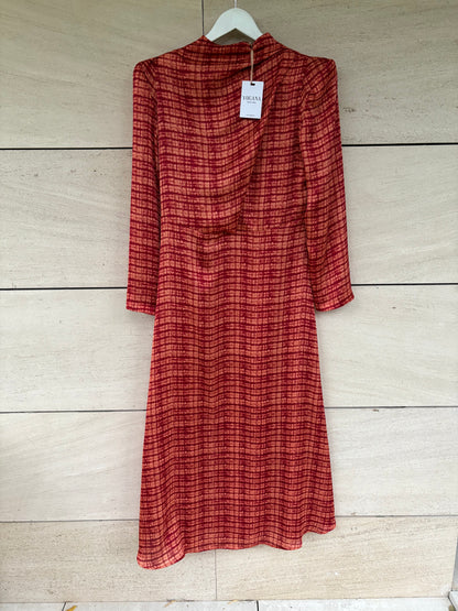 VOGANA. Vestido largo estampado hombreras