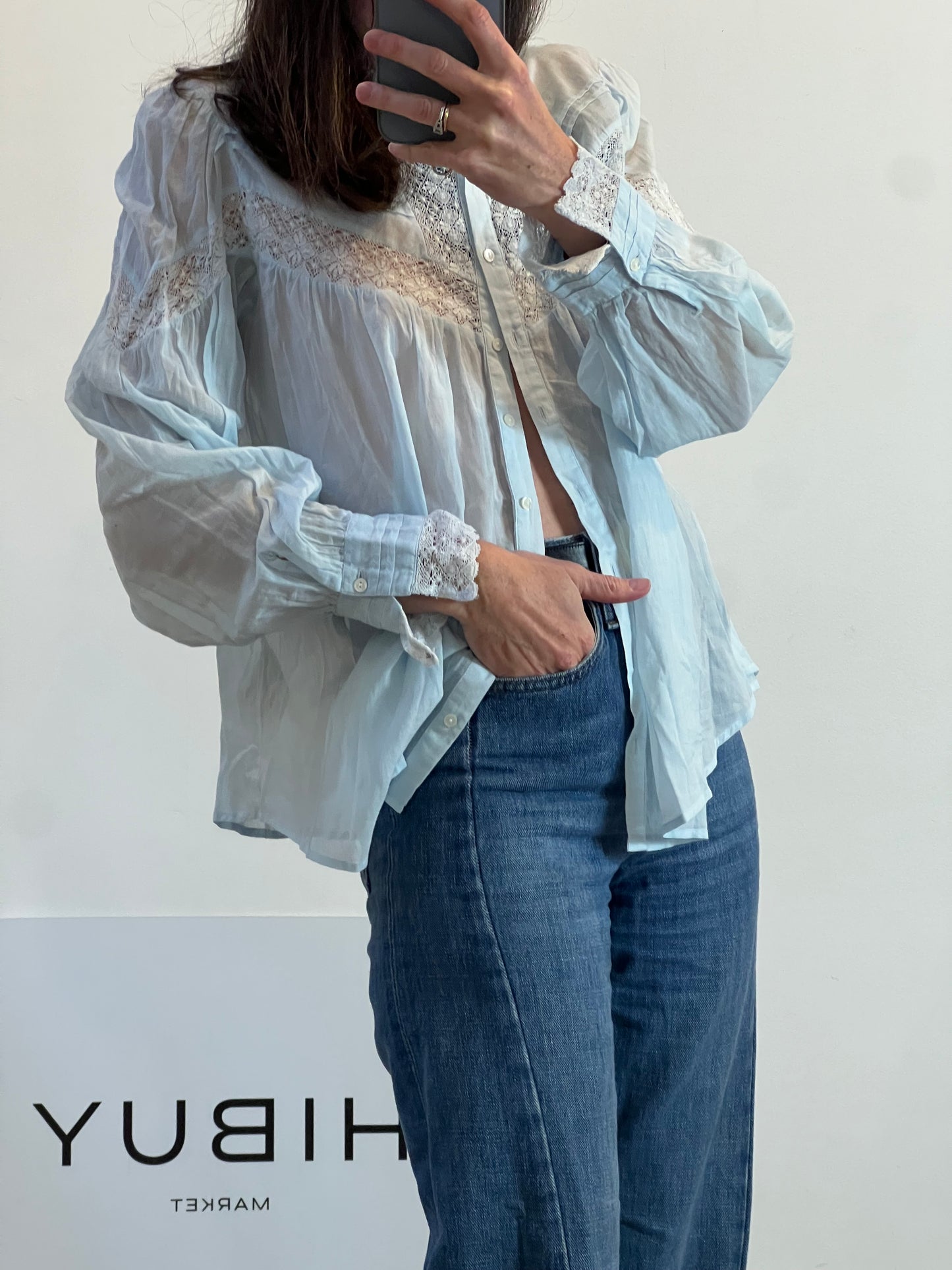BA&SH. Blusa azul claro encaje