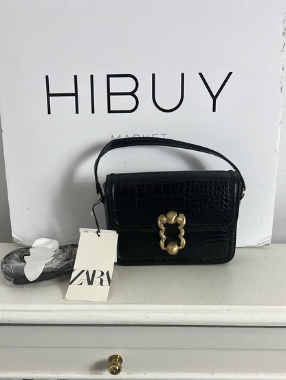 ZARA. Bolso mini cierre dorado