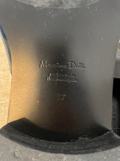 MASSIMO DUTTI. Zapato negro estilo mocasín. T 37