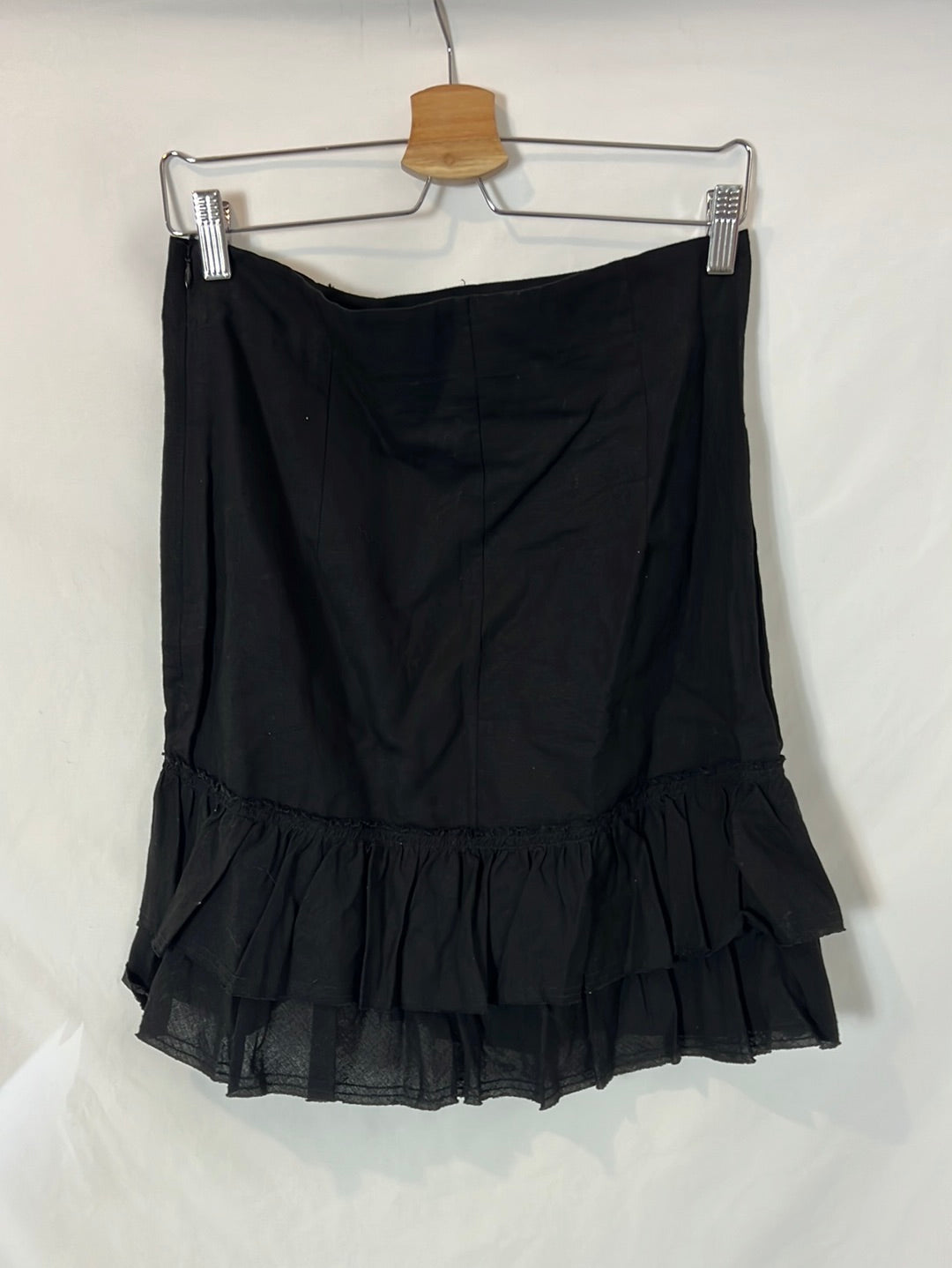 IRO. Short black skirt with ruffles. Size 40