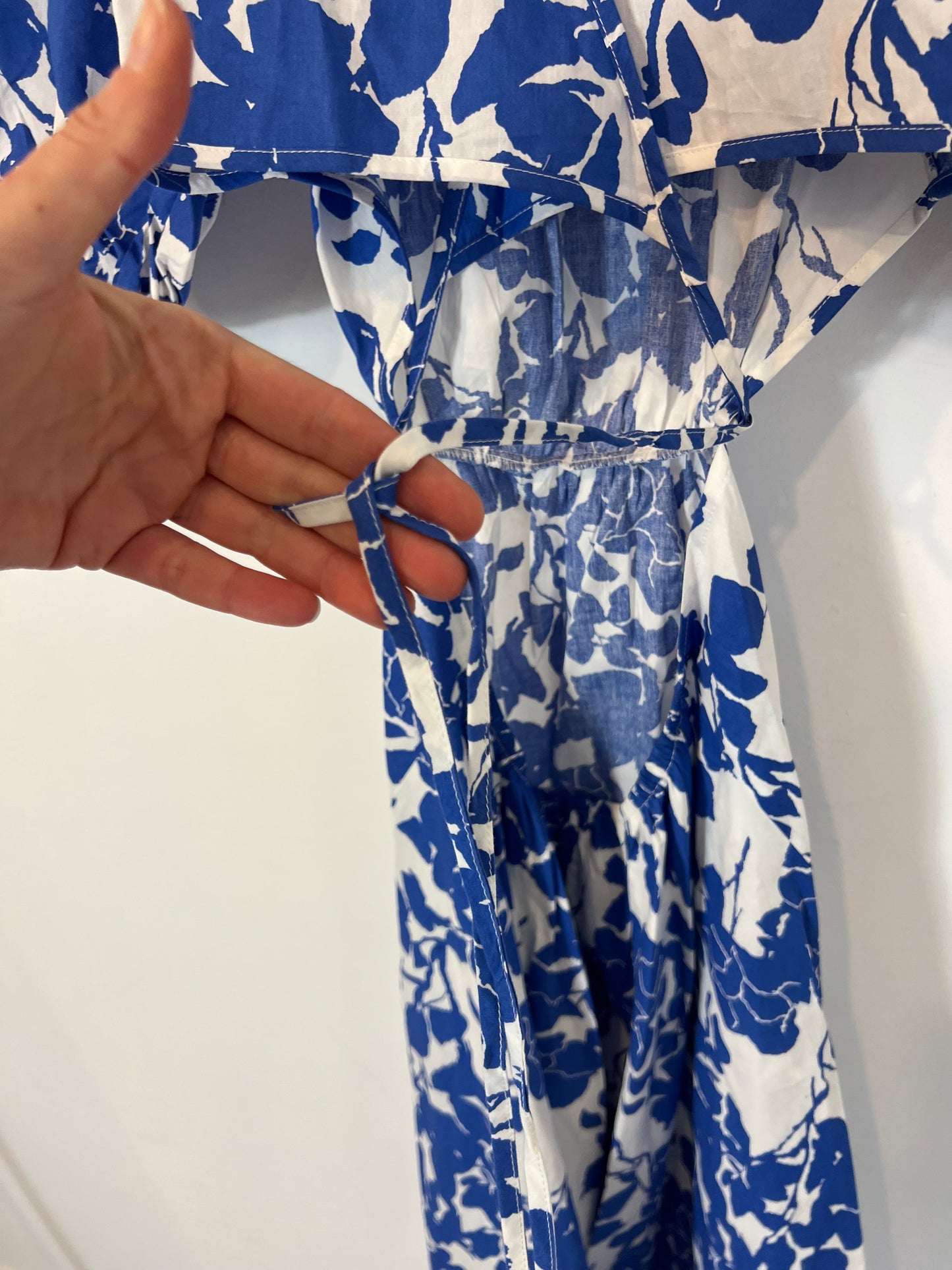 OTRAS. Vestido largo blanco y azul flores T.u(M)