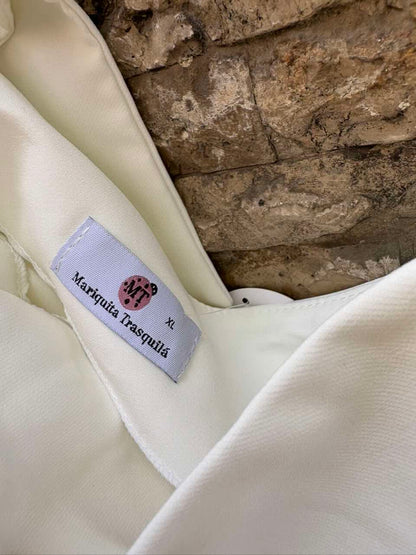 MARIQUITA TRASQUILÁ. Top blanco asimétrico detalle hombro