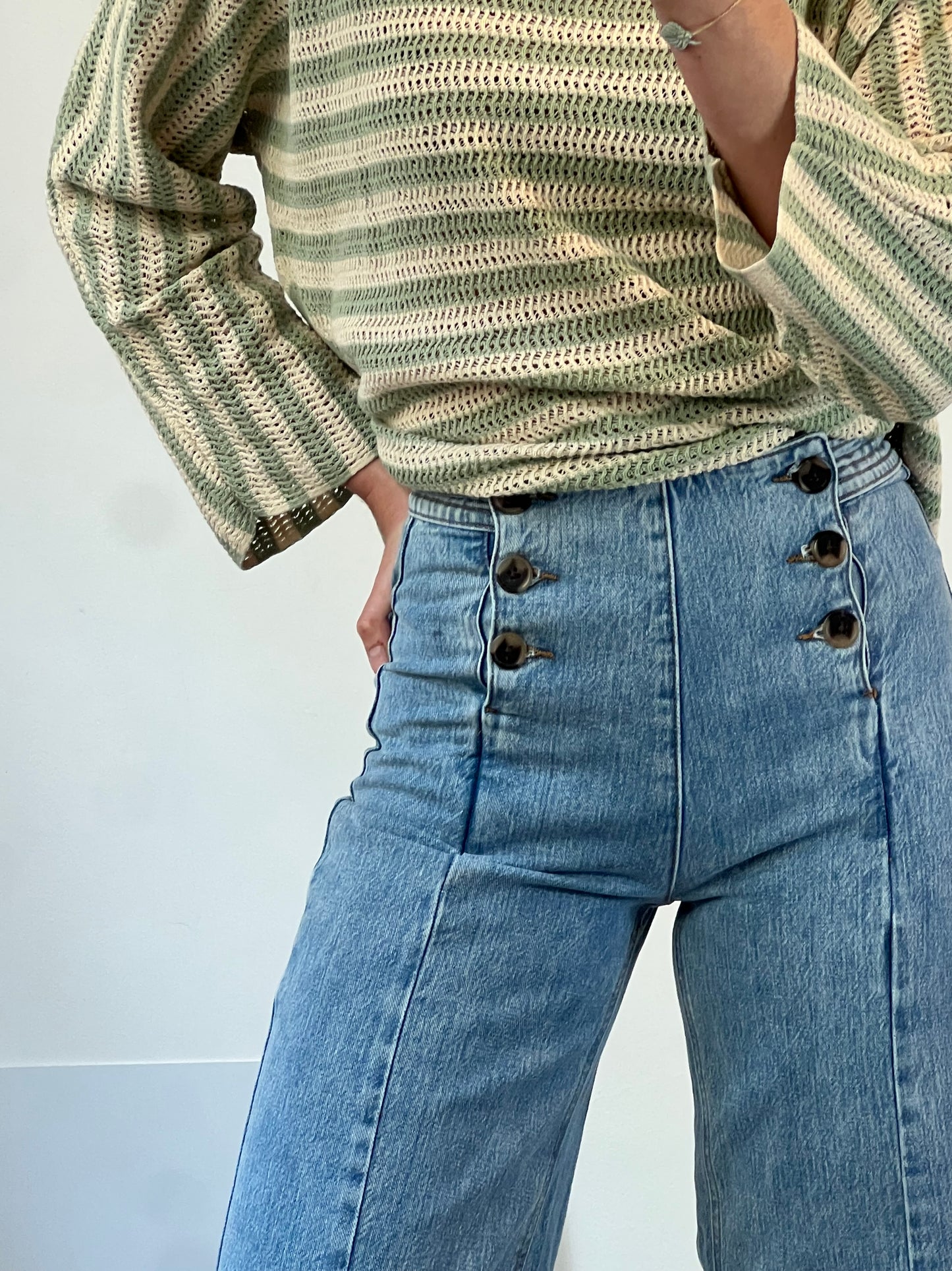 INTROPIA. Pantalón denim botones T.36