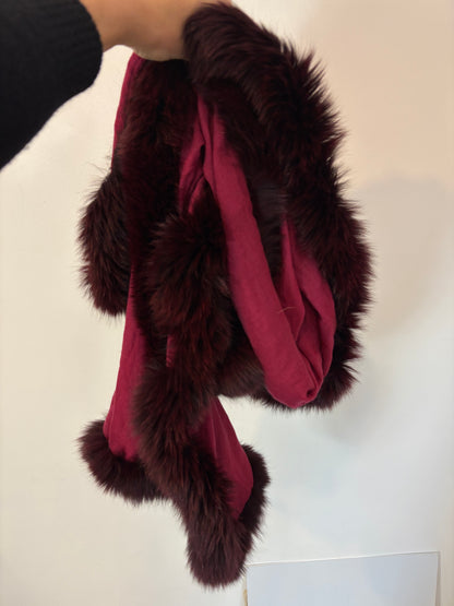 OTRAS. Bufanda burdeos con pelo