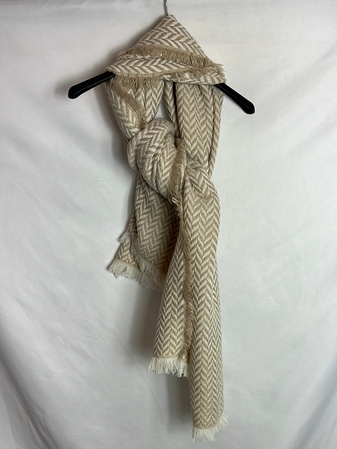 NAF NAF. Beige and gold scarf