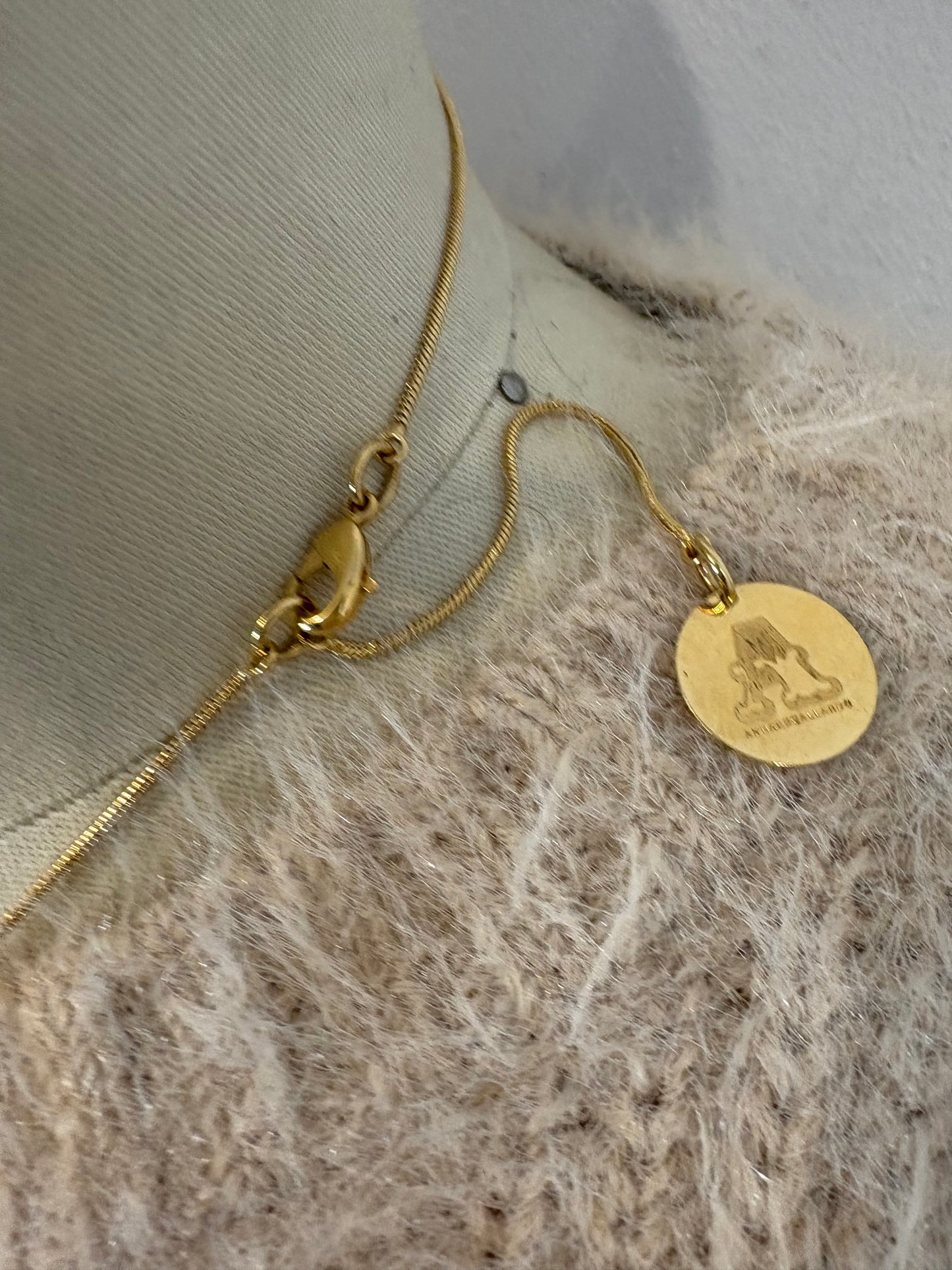 ANDRÉS GALLARDO. Gargantilla con diseño pantera