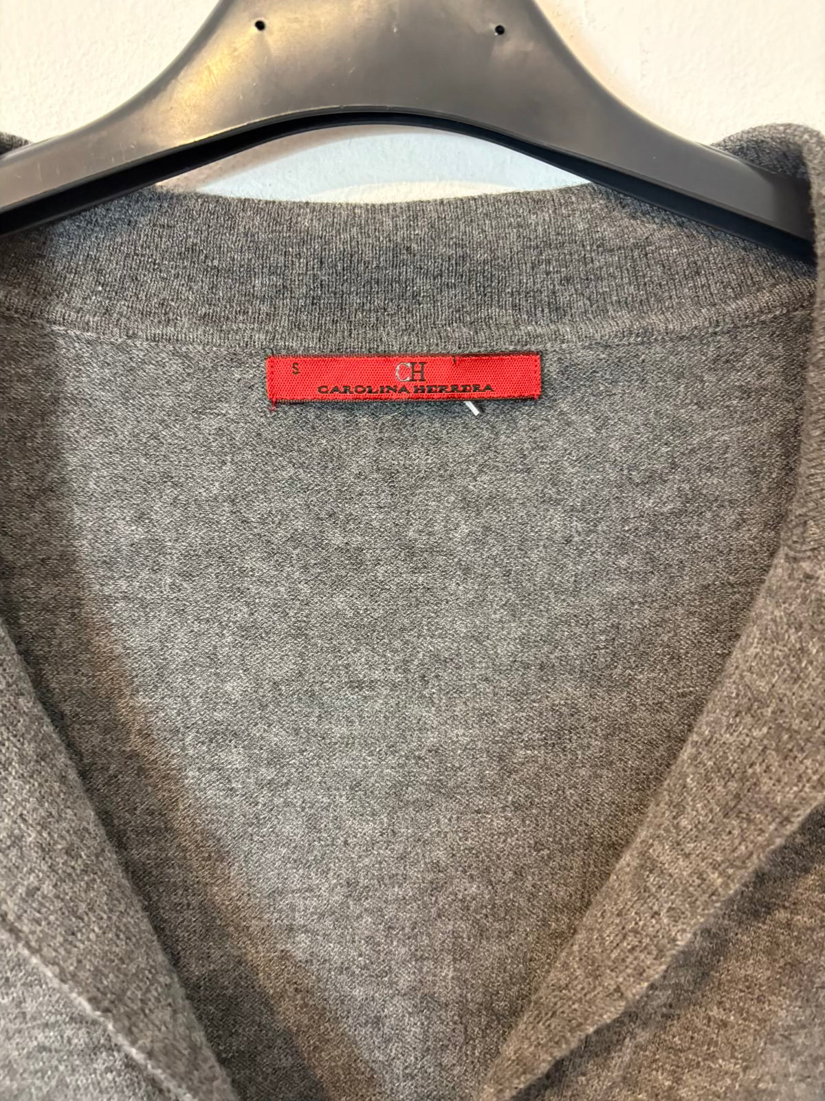 CAROLINA HERRERA. Gray Ts belted cardigan