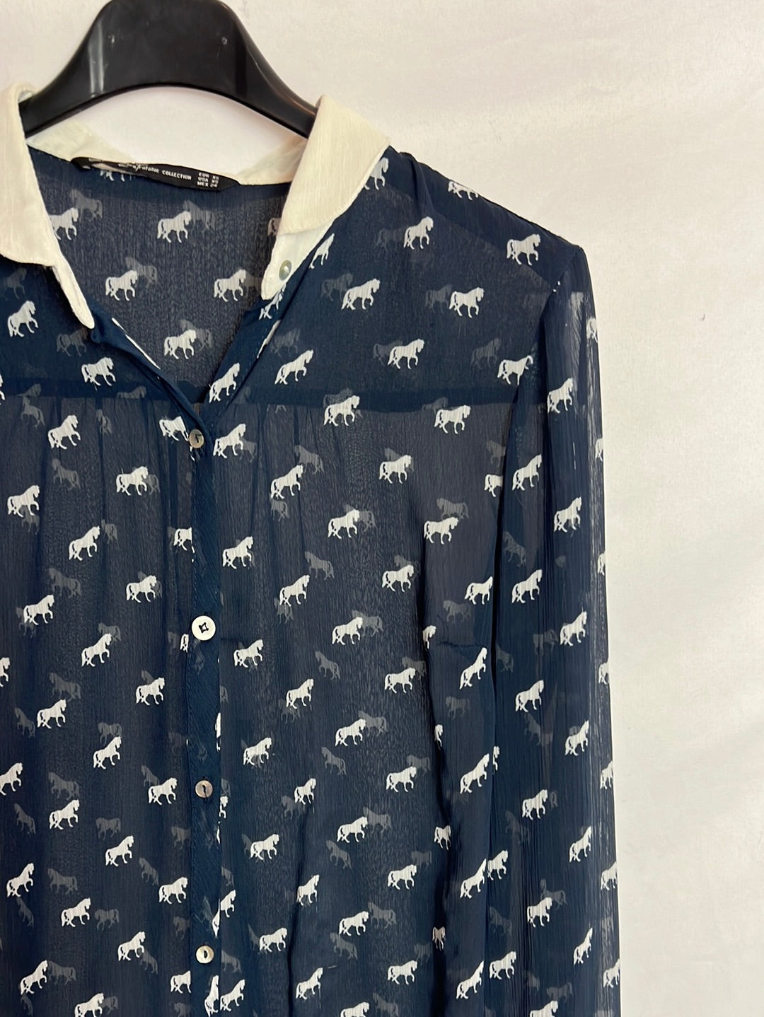 ZARA. Blusa azul semitransparente caballos. T XS