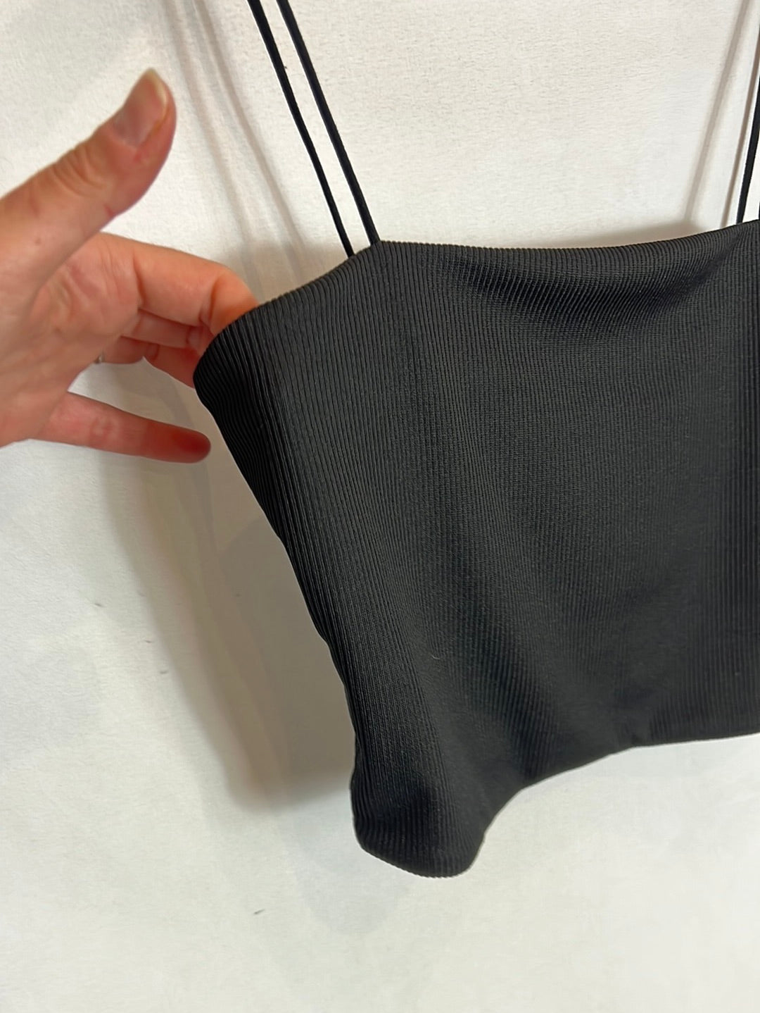 SHEIN. Croptop negro elastico. T M