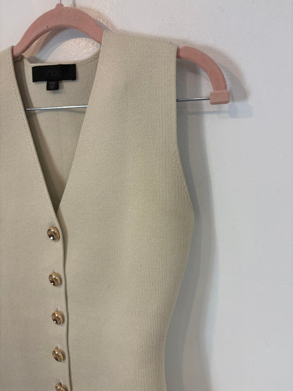 ZARA. Beige buttoned vest. TS (tara)