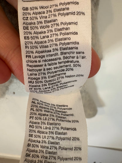 MASSIMO DUTTI. Short green skirt with pocket T.xs