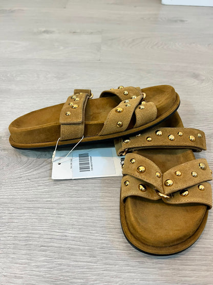 ZARA. Sandalias antelina tachuelas