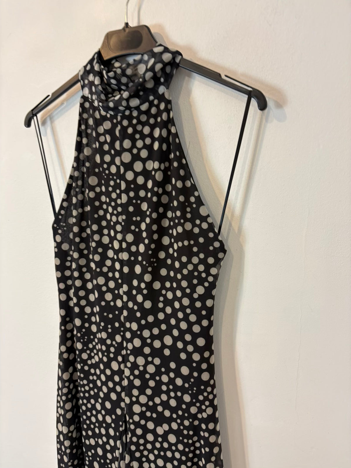 ZARA. Vestido largo negro lunares