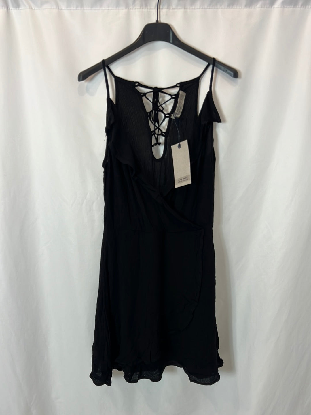 ZARA. Vestido corto negro T.m