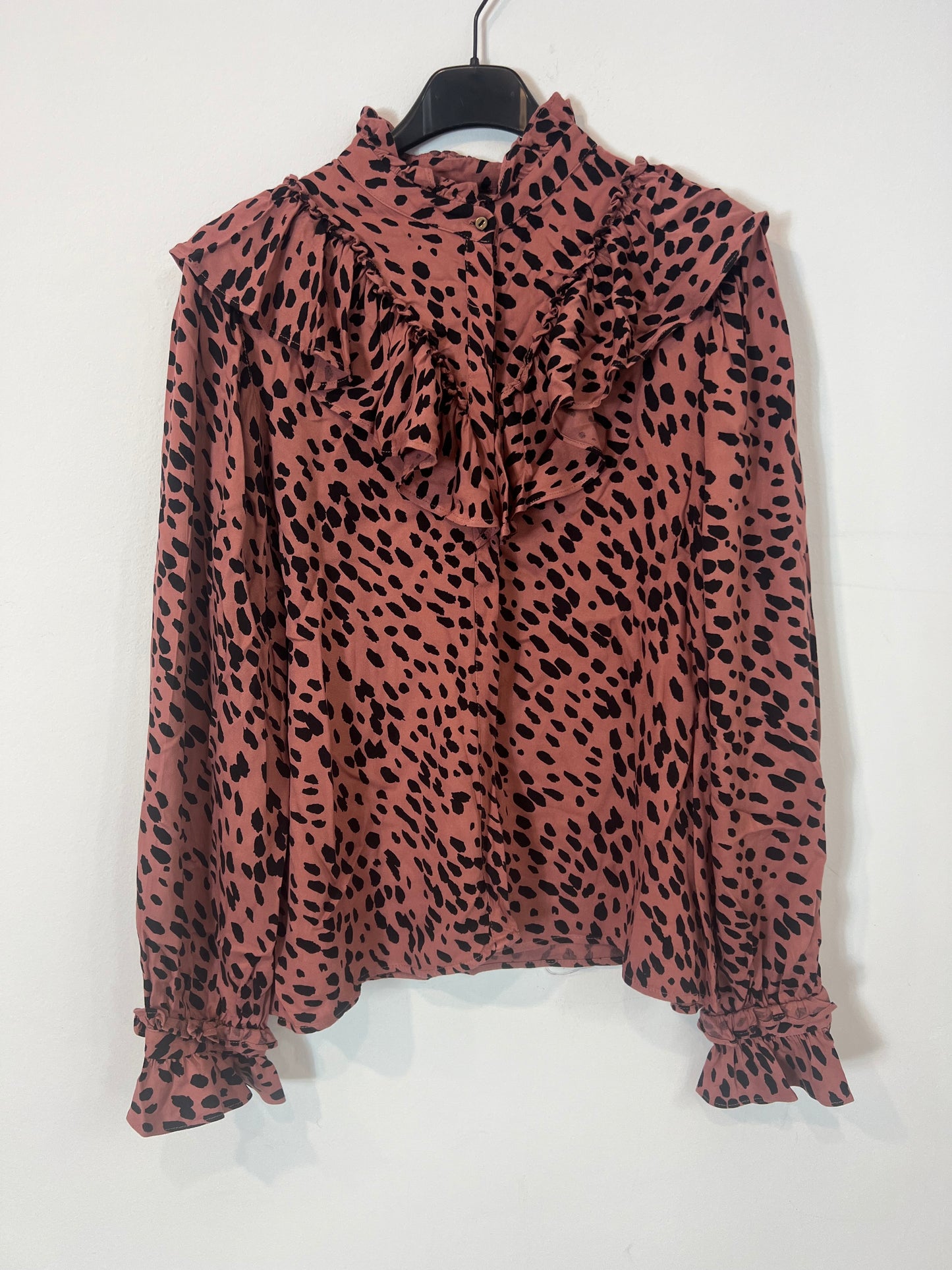 OTRAS. Blusa fluida estampada detalle volantes. T S