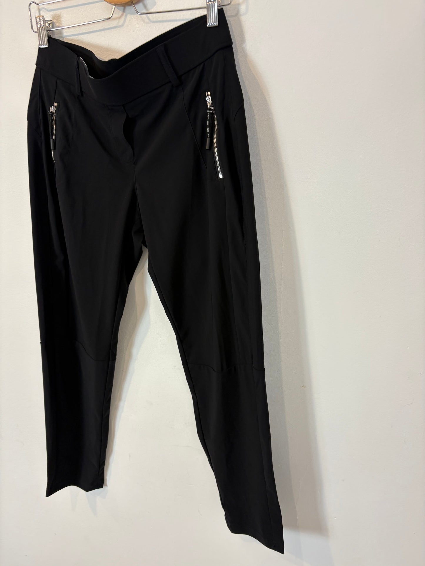 RAFFAELLO ROSSI. Pantalón negro textura