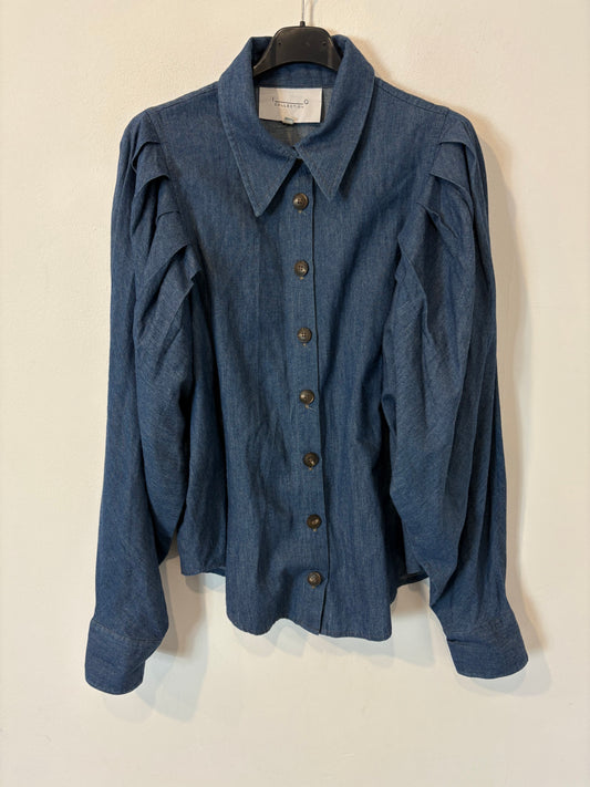 IQ COLLECTION. Camisa denim manga abullonada