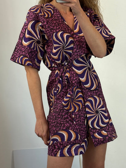 WAMY. Vestido cruzado estampado