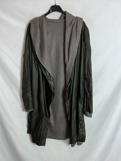 ADOLFO DOMÍNGUEZ. Chaqueta fluida reversible gris y verde. T 38