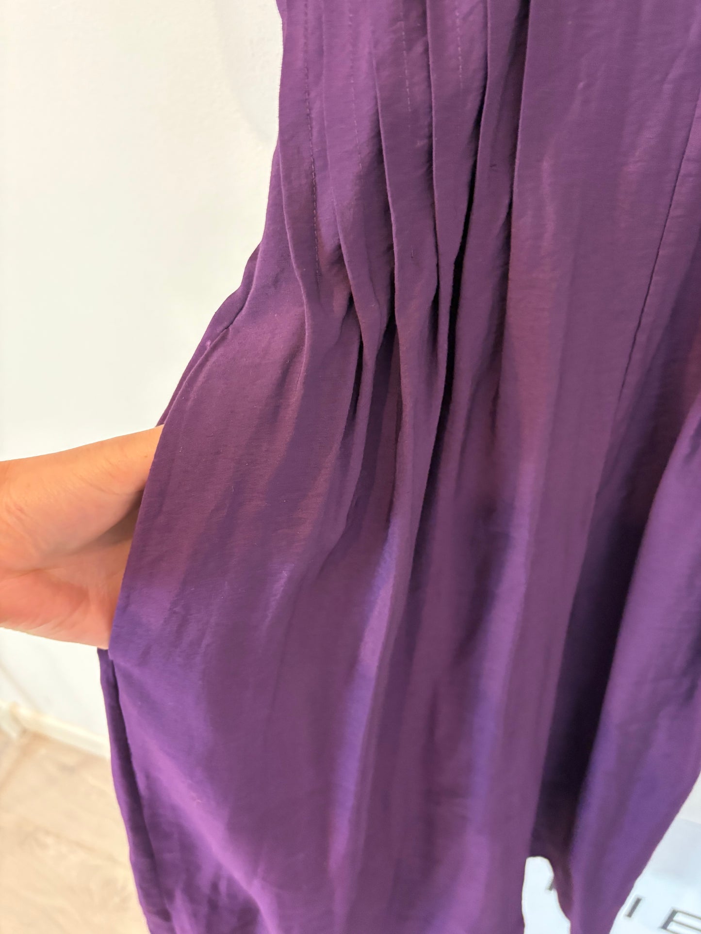 COS. Vestido midi detalle cintura