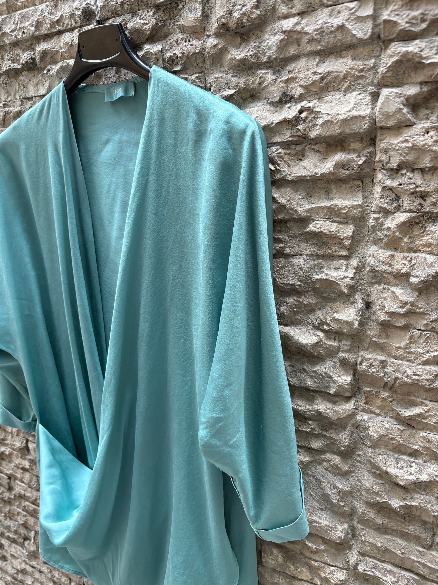 TCN. Top seda azul claro. T S