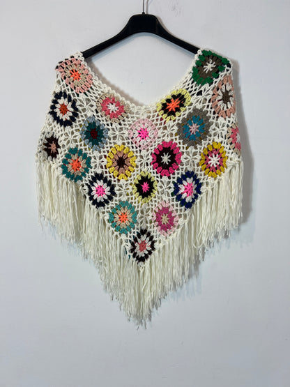 OTRAS. Poncho croché colores y flecos. T S
