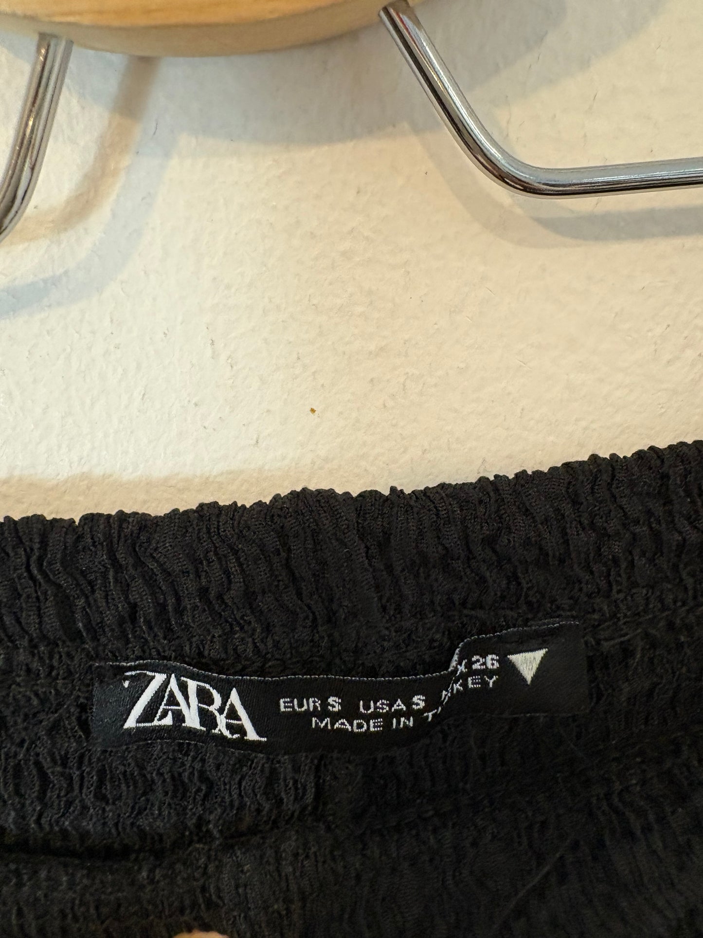 ZARA. Conjunto negro fruncidos. T S