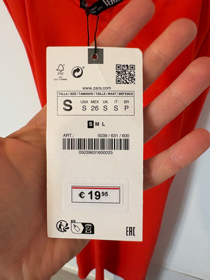 ZARA. Vestido largo elástico rojo