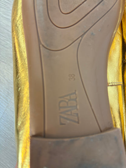 ZARA. Flat gold ballet flats, size 38