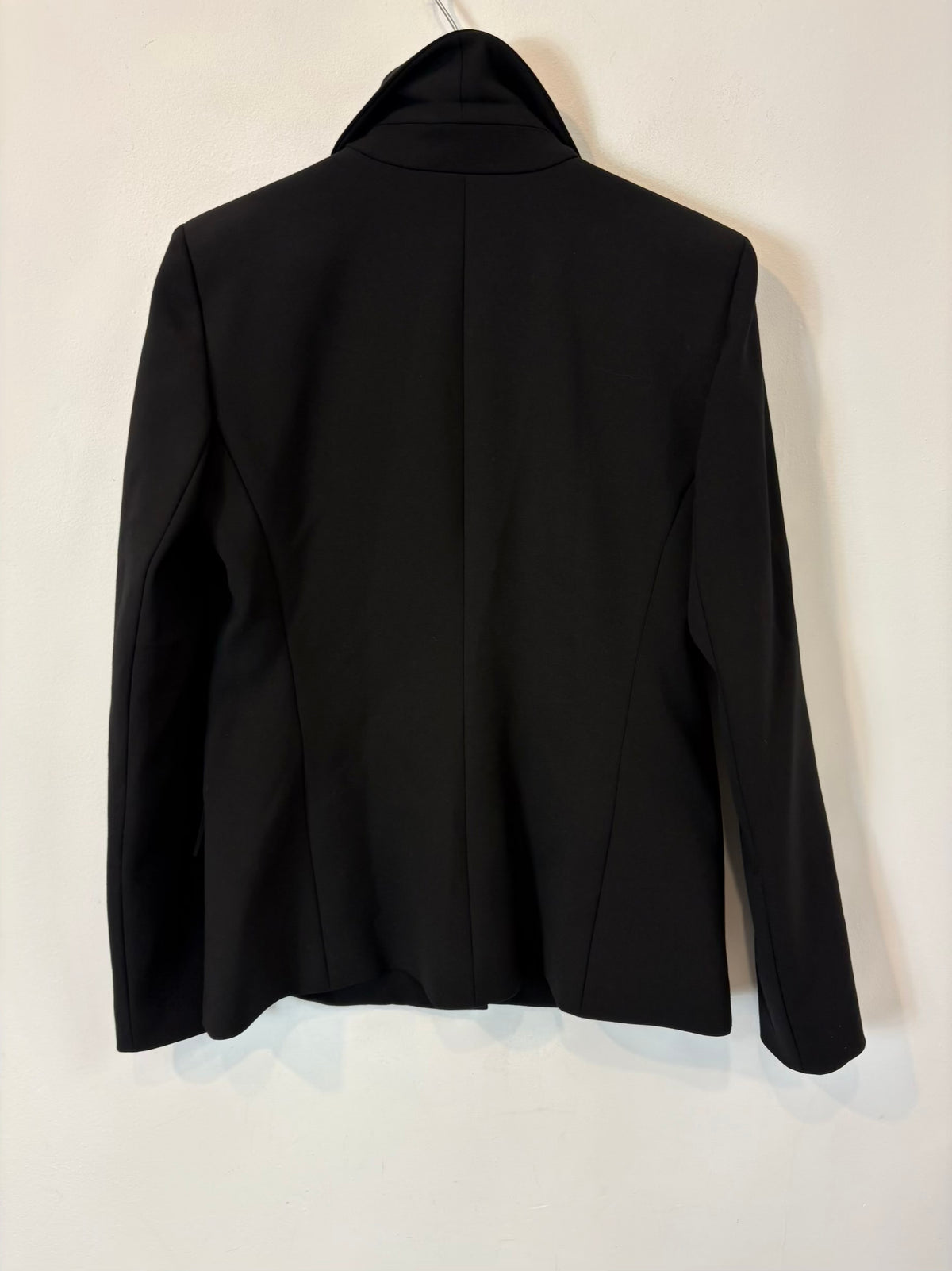 PATRIZIA PEPE. Traje de chaqueta negro botones dorados