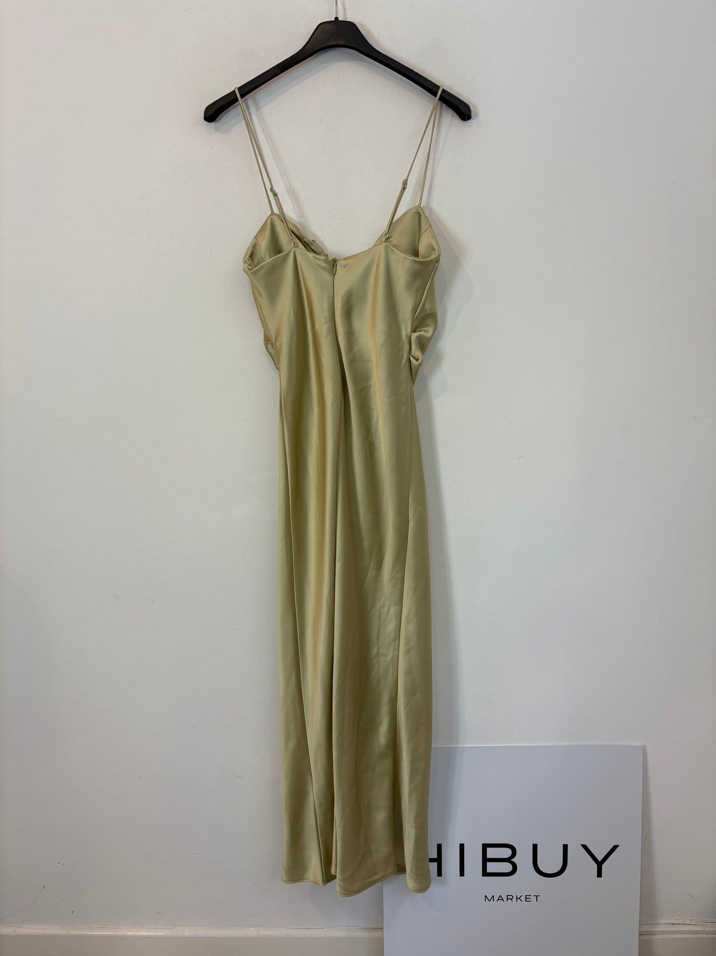 ZARA. Vestido largo satinado verde claro