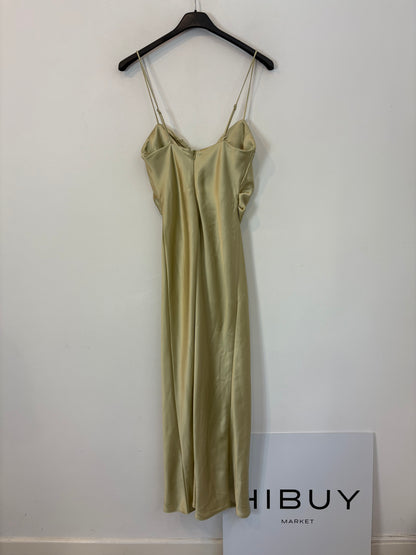 ZARA. Vestido largo satinado verde claro