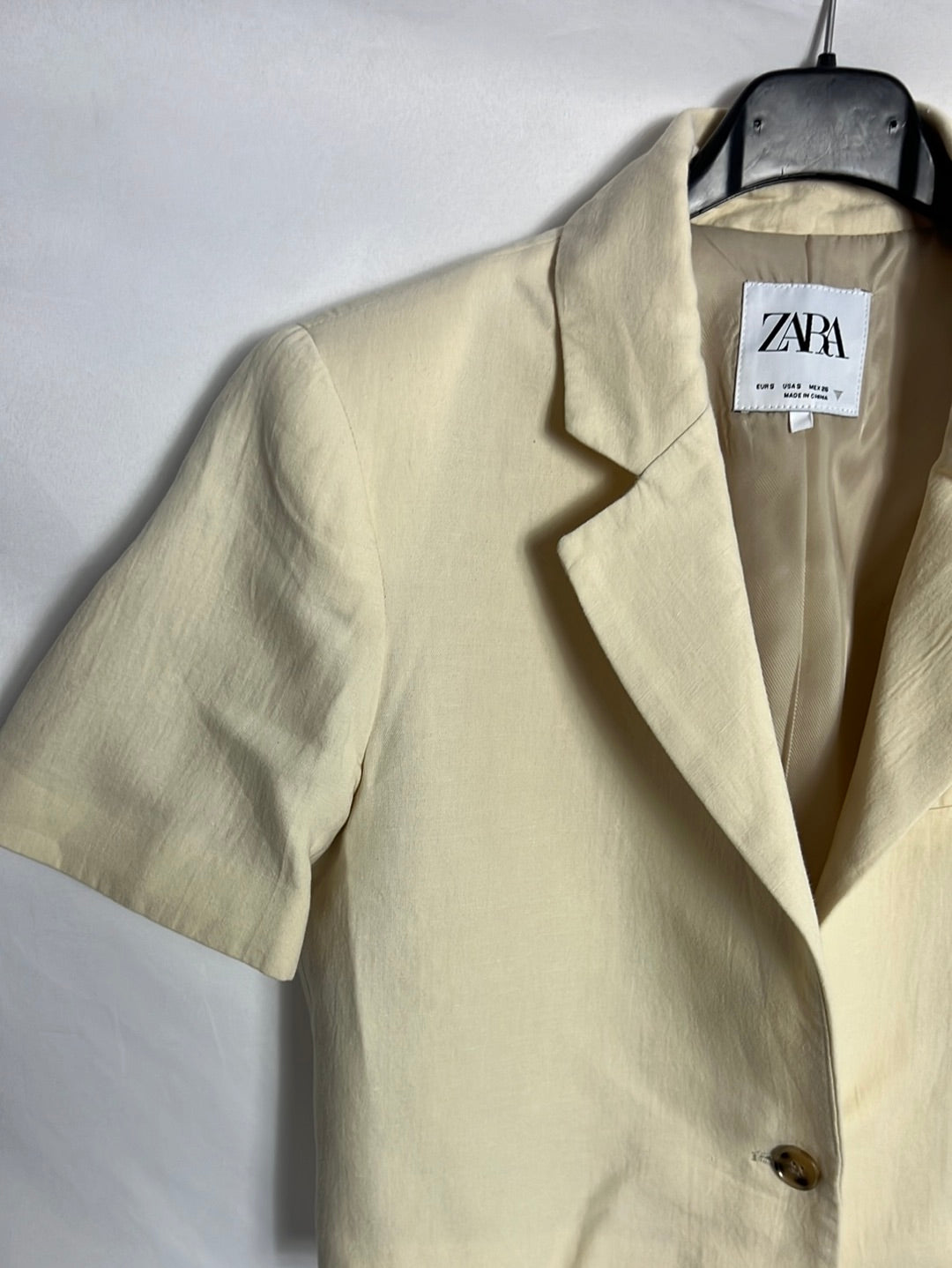 ZARA. Chaqueta crop beige. T S