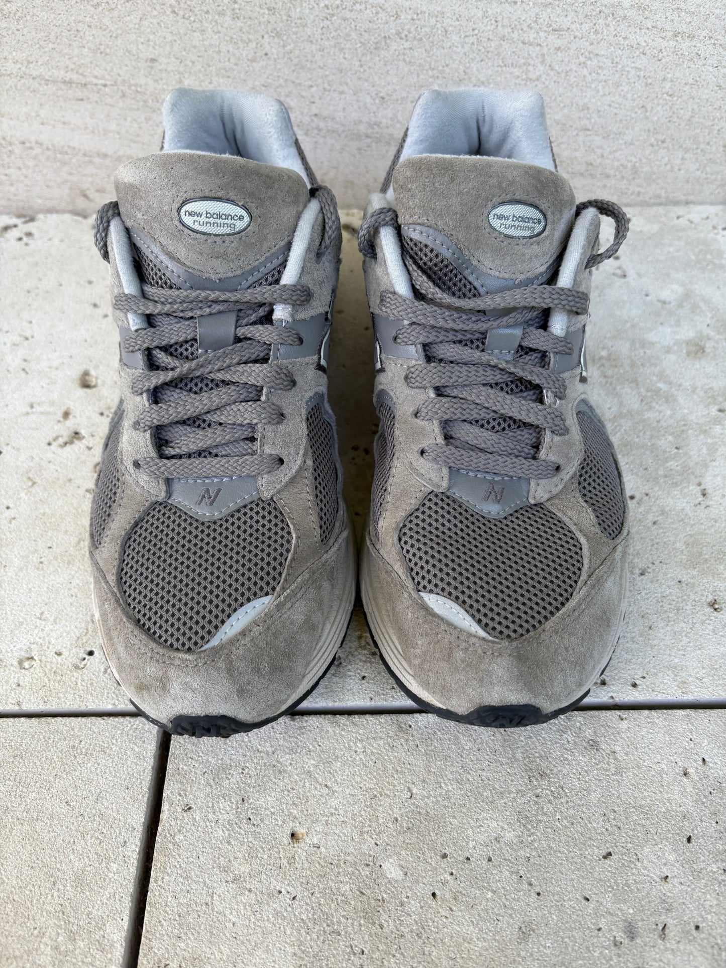 NEW BALANCE. Zapatillas modelo 2002R. T 40
